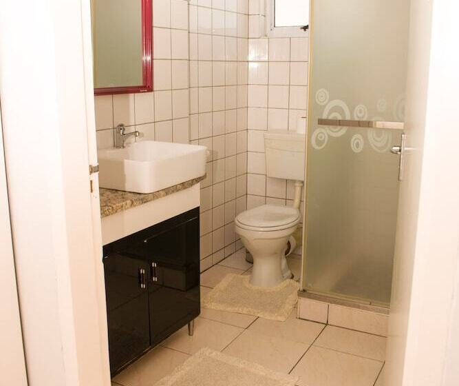 تختخواب و صبحانه Tina S Guesthouse
