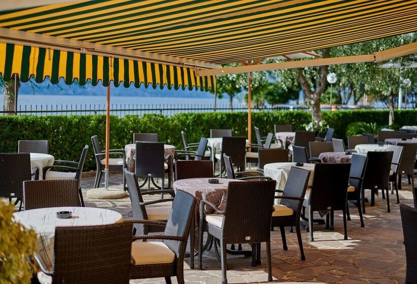 هتل Albergo Del Garda