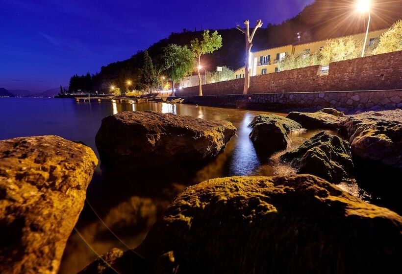 هتل Albergo Del Garda