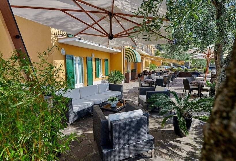 هتل Albergo Del Garda