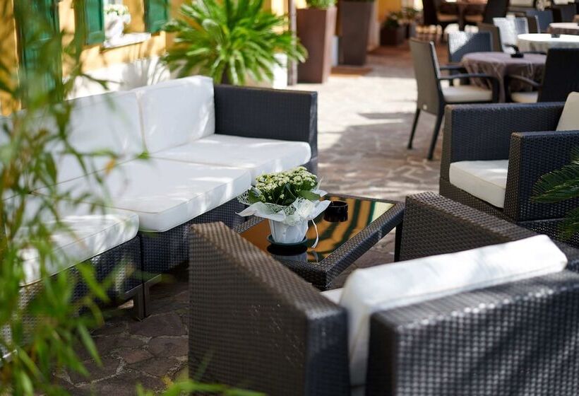 هتل Albergo Del Garda