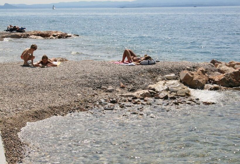 هتل Albergo Del Garda