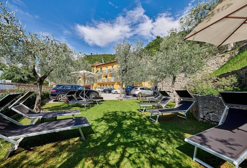 هتل Albergo Del Garda