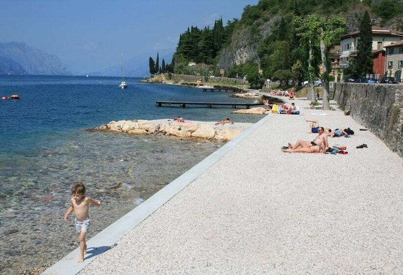 هتل Albergo Del Garda