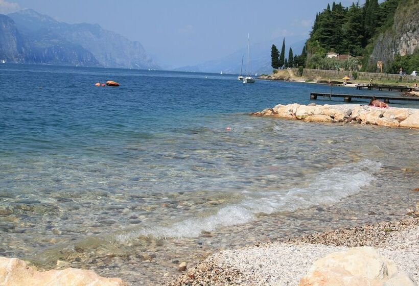 هتل Albergo Del Garda