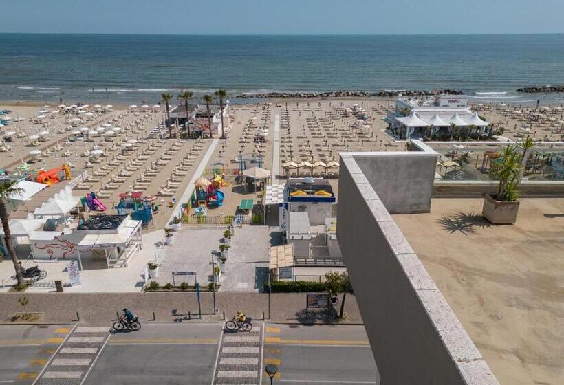 هتل Augustus  Davanti A Noi C è Solo Il Mare