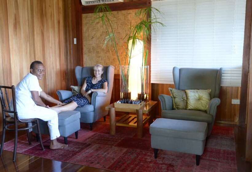 Kokopo Beach Bungalow Resort