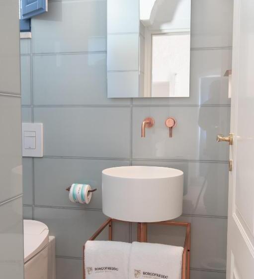 تختخواب و صبحانه Borgofreddo Luxury Suite