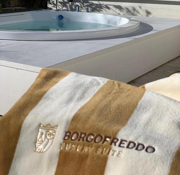 تختخواب و صبحانه Borgofreddo Luxury Suite