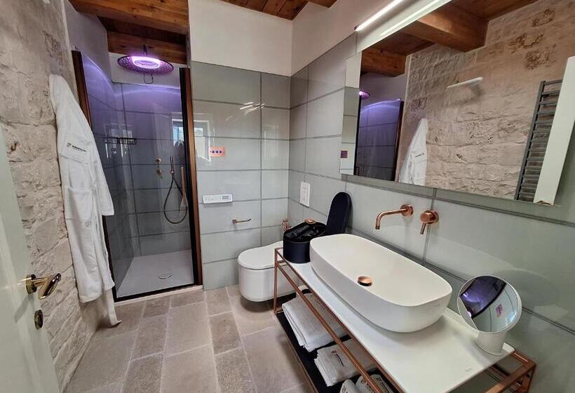 تختخواب و صبحانه Borgofreddo Luxury Suite