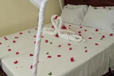 تختخواب و صبحانه Kua Garden Cottage
