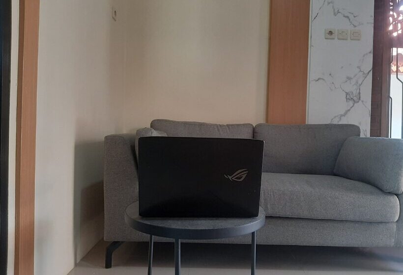 فندق Capital O 93719 Homestay Omah Bidadari