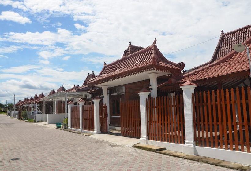 فندق Capital O 93719 Homestay Omah Bidadari