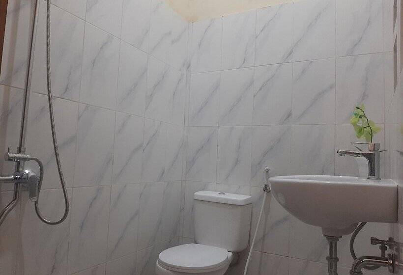 فندق Capital O 93719 Homestay Omah Bidadari