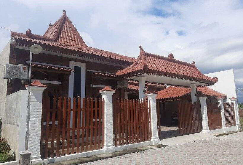 فندق Capital O 93719 Homestay Omah Bidadari