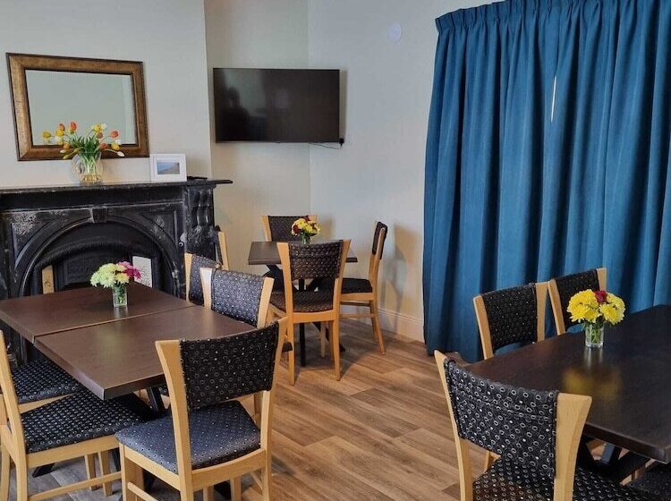 פנסיון The Monkey Puzzle