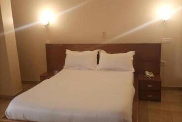 هتل Mako Palace Hôtel