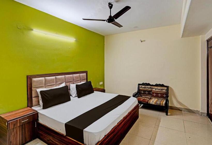 Отель Oyo Premium Stay