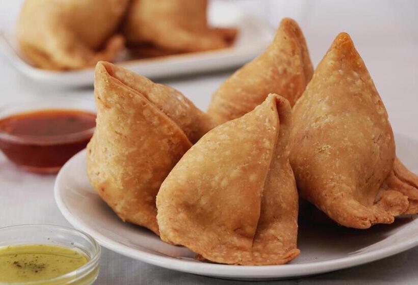 Отель Oyo Shree Ganpati Cafe & Restaurant
