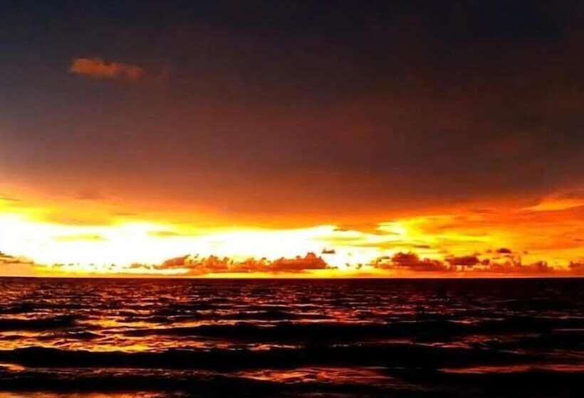 Urantia Beach Hostel & Camping