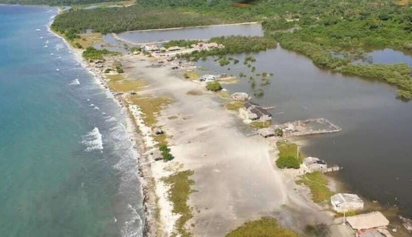 Urantia Beach Hostel & Camping