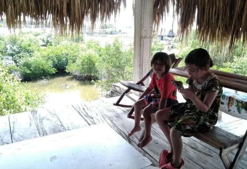 Urantia Beach Hostel & Camping