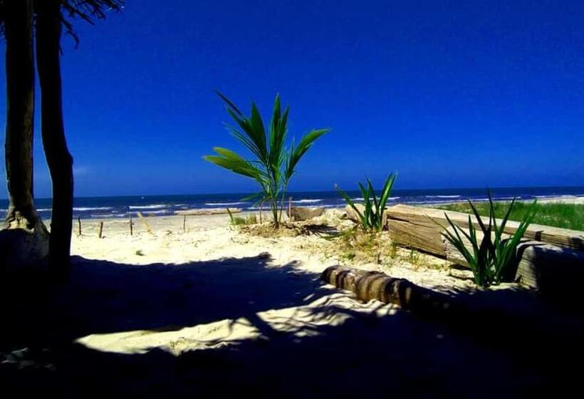 Urantia Beach Hostel & Camping