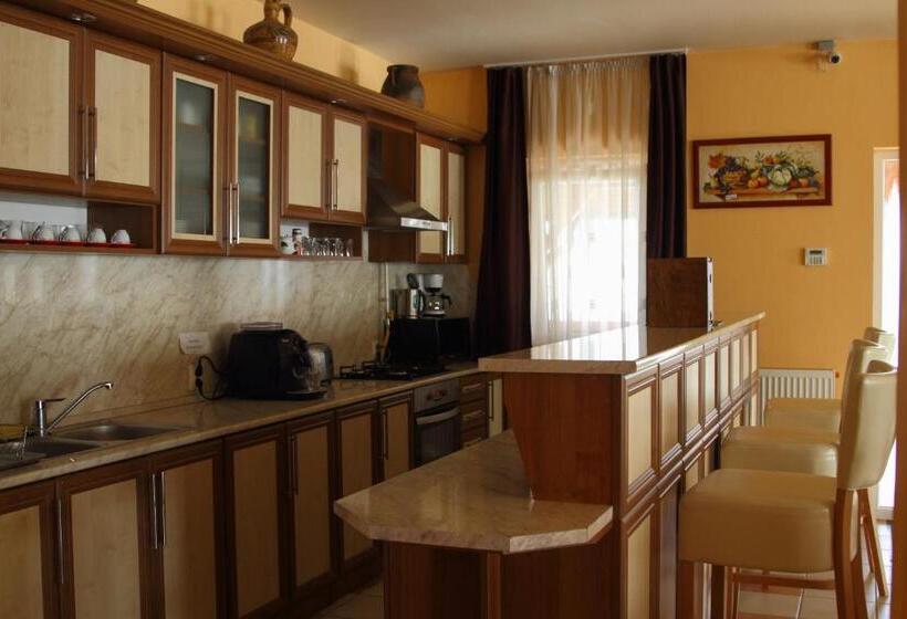 펜션 Viktor Vendégház és Apartmanház