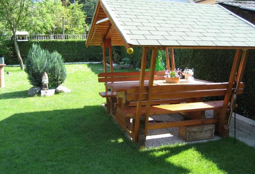 تختخواب و صبحانه Mekina Guesthouse