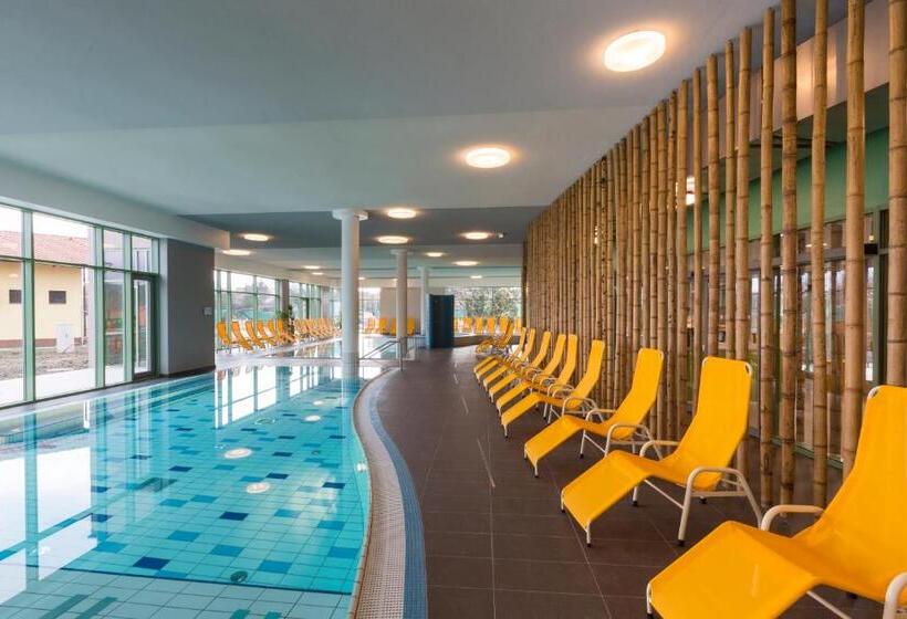 استراحتگاه Wellness Hotel Thermal
