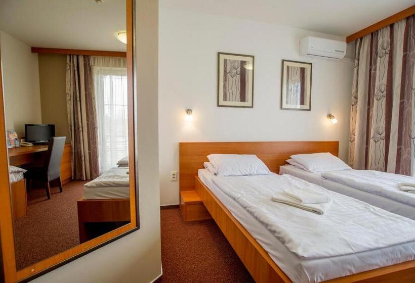 استراحتگاه Wellness Hotel Thermal