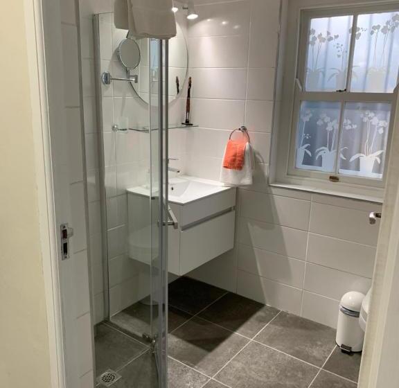 تختخواب و صبحانه Avenues Guest House