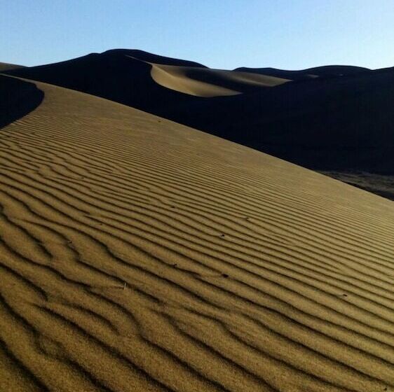 تختخواب و صبحانه Karim Sahara