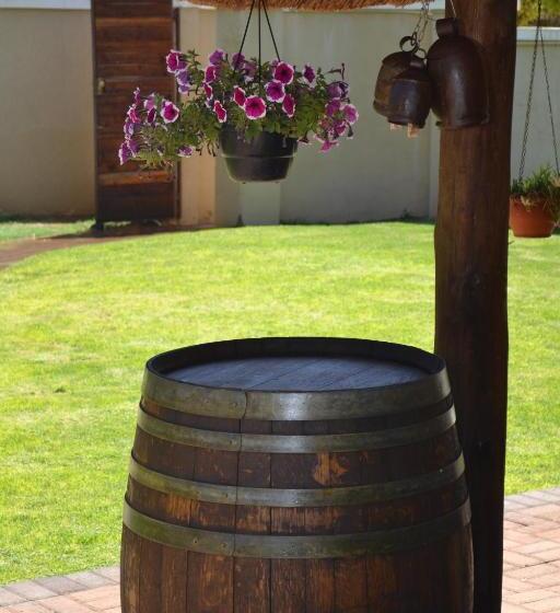 مبيت وإفطار Castello Guesthouse Vryburg