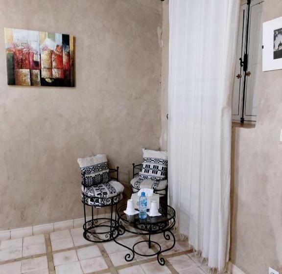 تختخواب و صبحانه Riad Ain Khadra