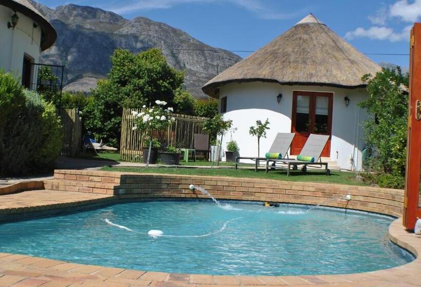 تختخواب و صبحانه Roundhouse Guesthouse