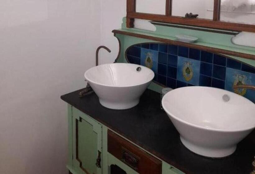تختخواب و صبحانه Skinkikofi Guest House