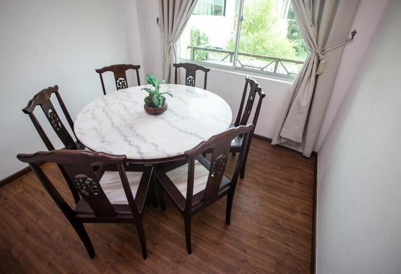 مُتل Natol Homestay   Kuching