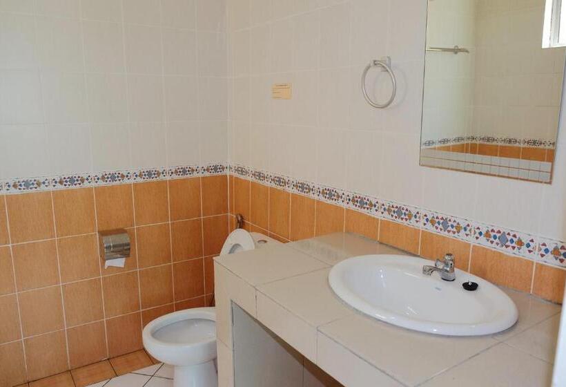 مُتل Natol Homestay   Kuching