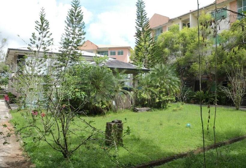 مُتل Natol Homestay   Kuching