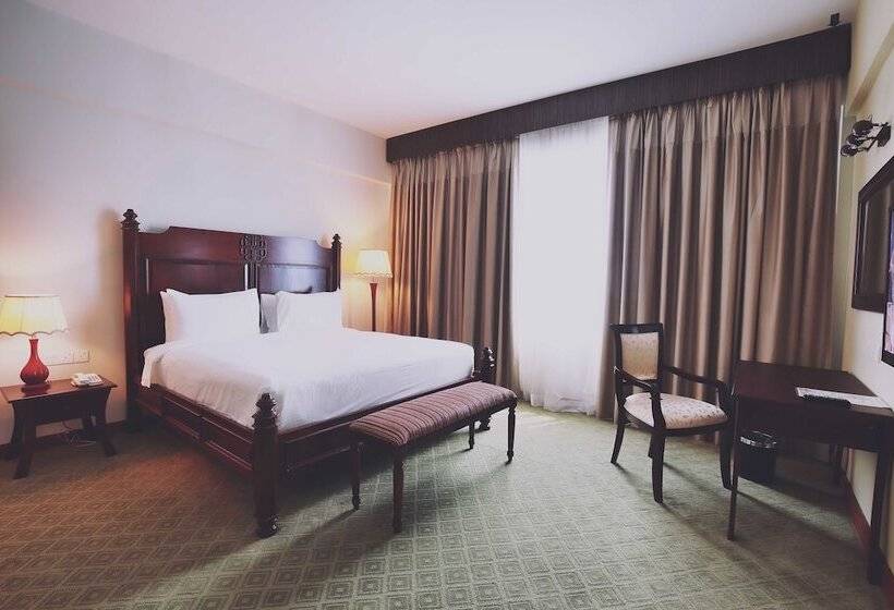 منتجع The Regency Waterfront