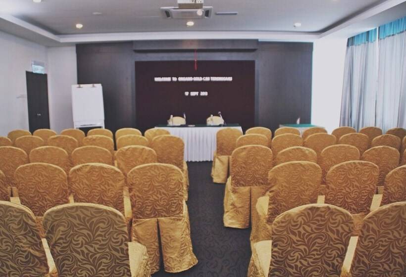 منتجع The Regency Waterfront