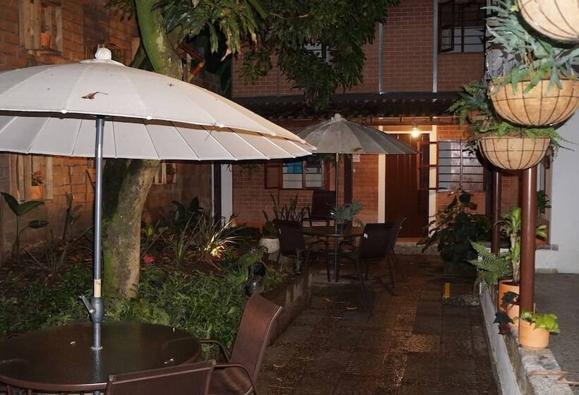 هتل El Jardin De La 10   Hostel