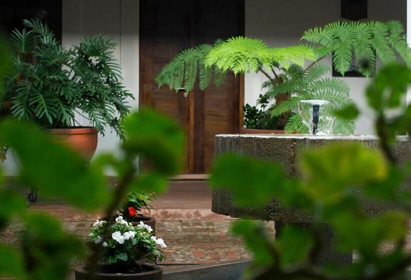 هتل Posada Santa Rita