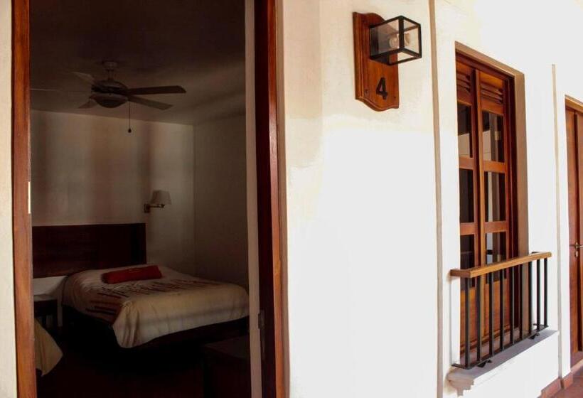 هتل Posada Santa Rita