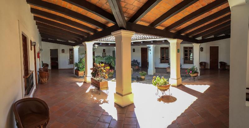 هتل Posada Santa Rita