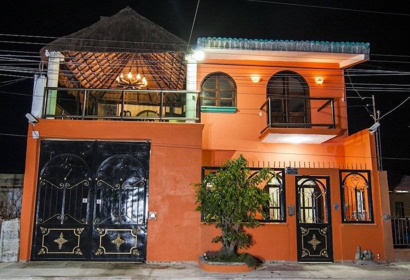 Charlys Hostal Hostel