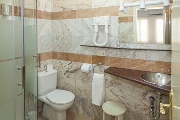 هتل Agora