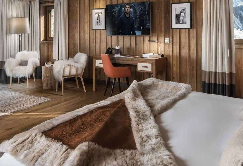 هتل Hôtel Barrière Les Neiges Courchevel