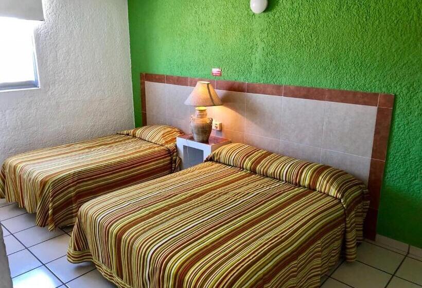 هتل Suites Santa Barbara
